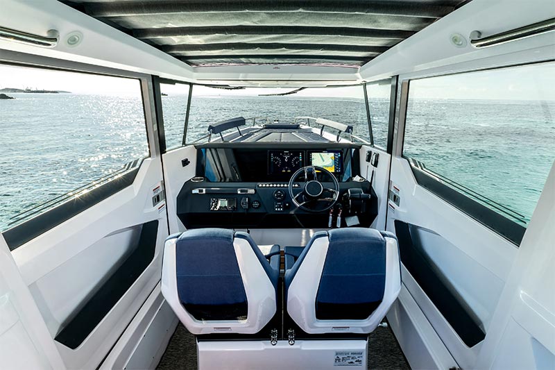 Axopar 29 XC Cross Cabin Helm