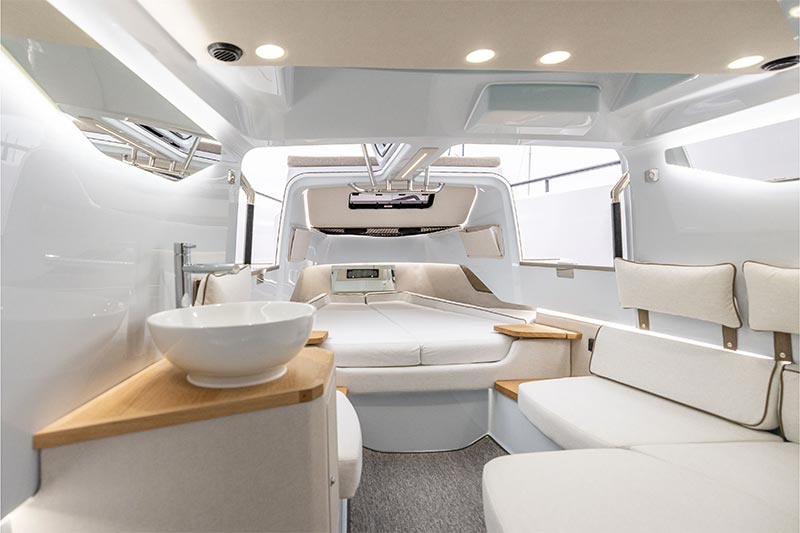 Axopar 37 XC Cross Cabin