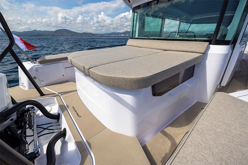 Axopar 37 XC Cross Cabin Sun Deck