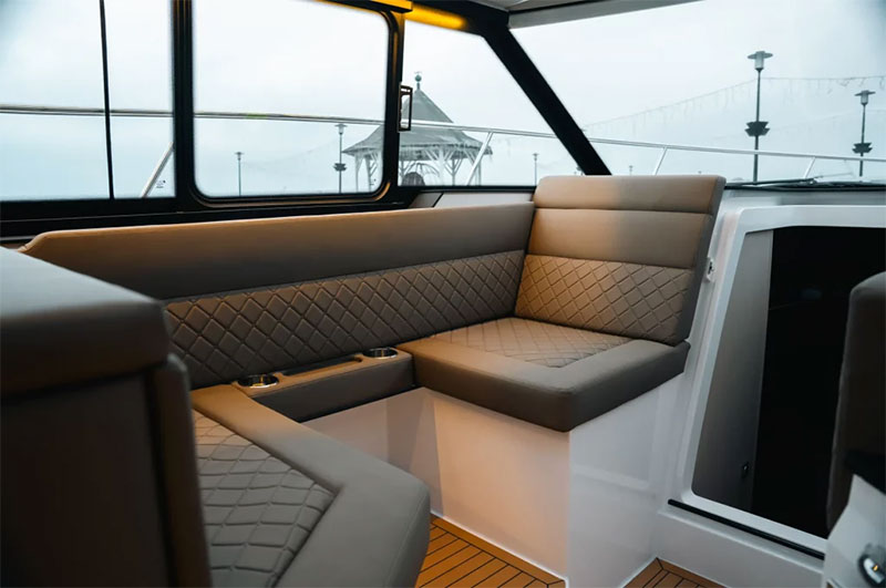 Aquador 400HT Saloon