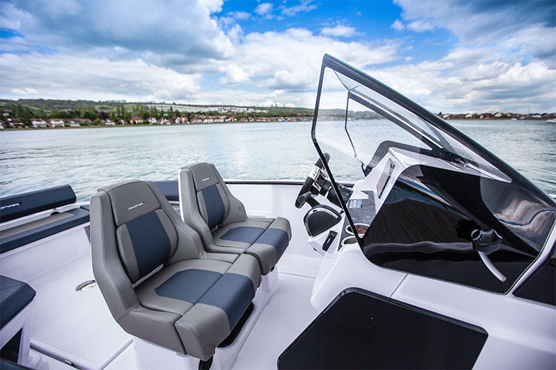 Axopar 22 Spyder Helm