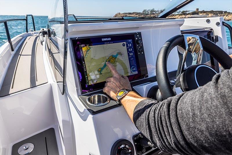 Axopar 25 Cross Bow Helm