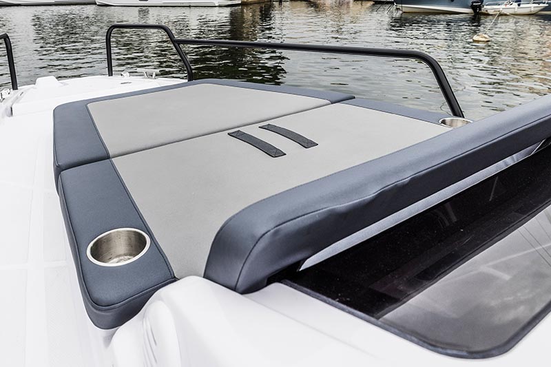 Axopar 25 Cross Top Sun Deck