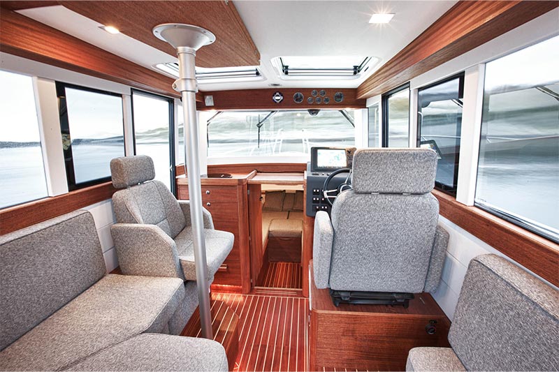 Paragon 25 Cabin Saloon