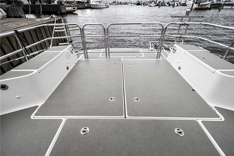 Paragon 31 Cabin Aft Deck