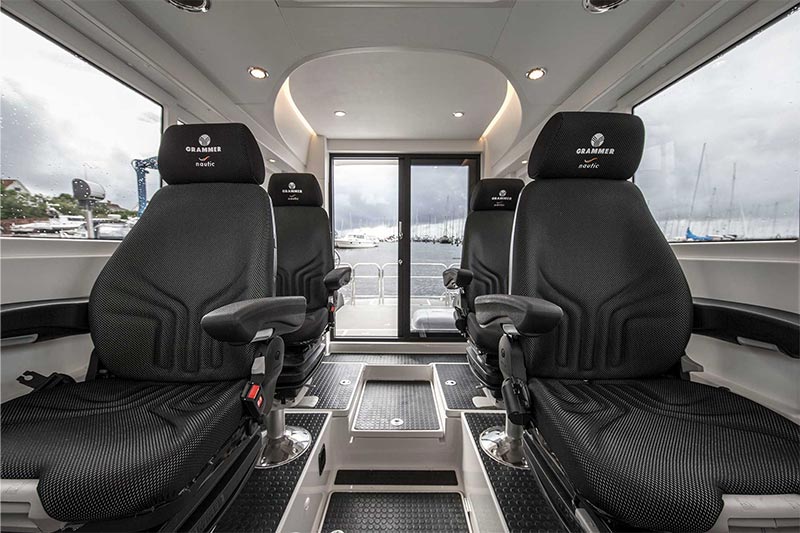 Paragon 31 Cabin Saloon