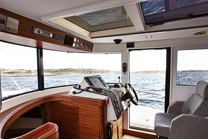 Paragon 31 Flybridge Helm