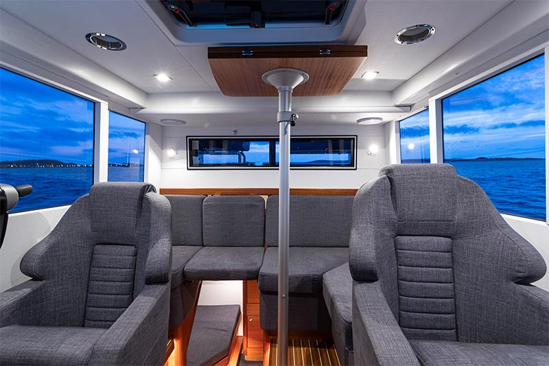 Paragon 31 Flybridge Saloon