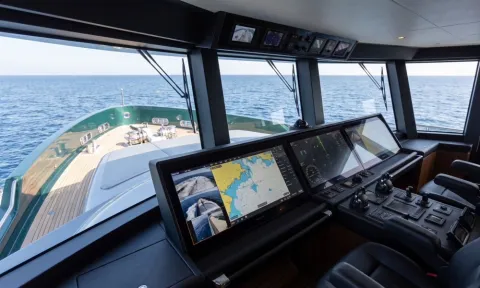 52m Shadow Yacht Bridge